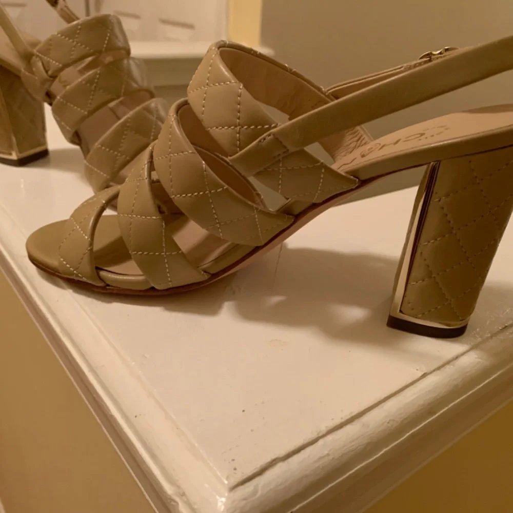 Chanel Nude Block Heel - Picture 3 of 11